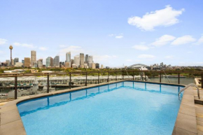 Cosy 1-Bed with Swimming Pool Facing Opera House, Sydney
